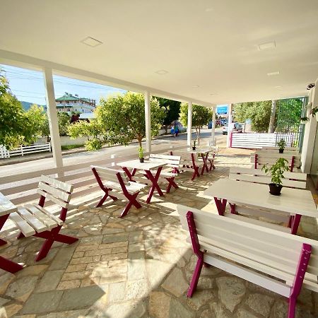 Family Hotel Haruni Ksamil Esterno foto