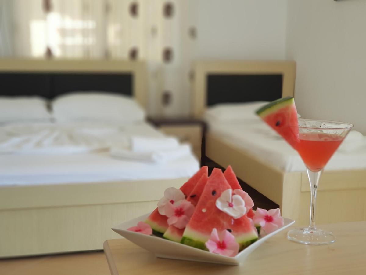Family Hotel Haruni Ksamil Esterno foto