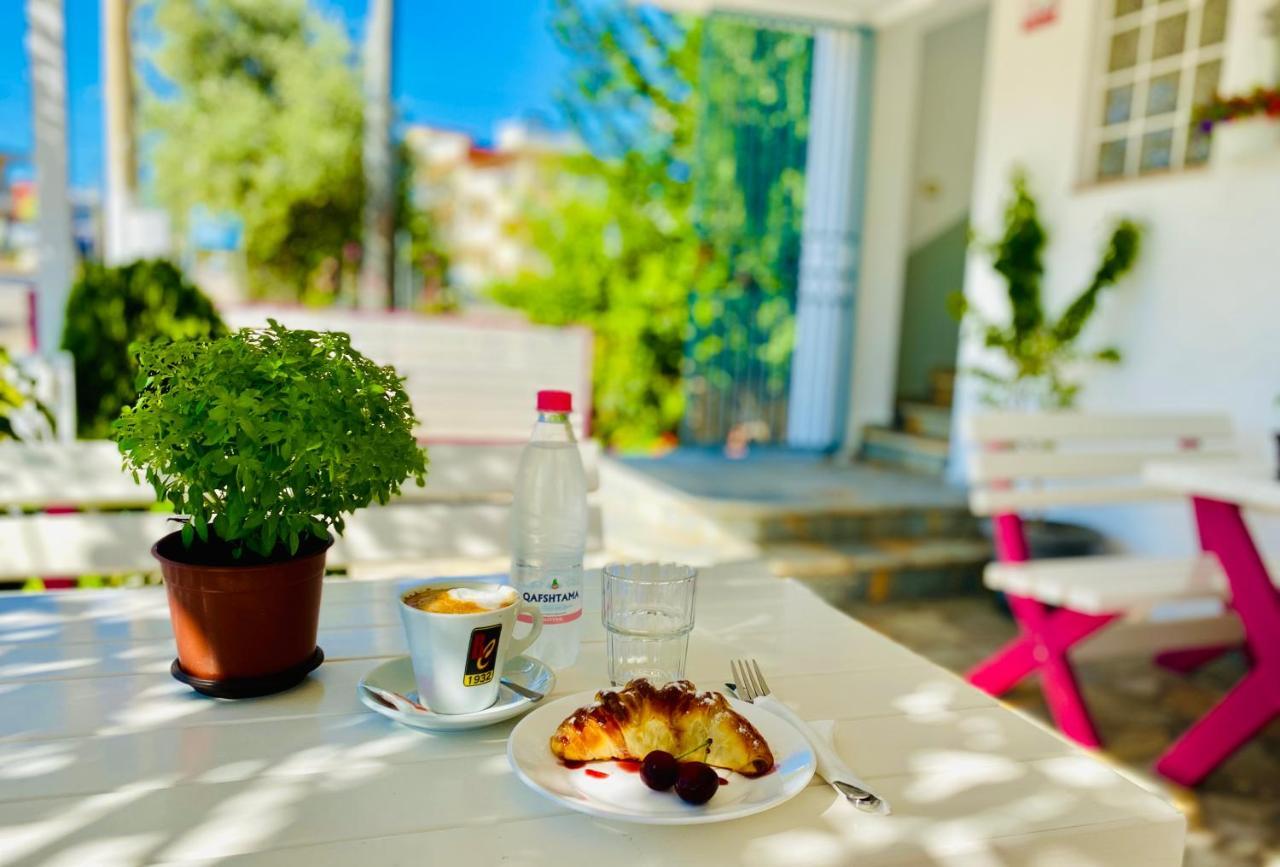 Family Hotel Haruni Ksamil Esterno foto