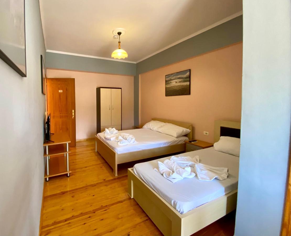 Family Hotel Haruni Ksamil Esterno foto