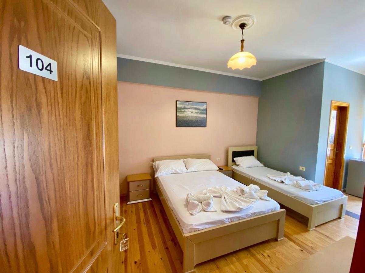 Family Hotel Haruni Ksamil Esterno foto