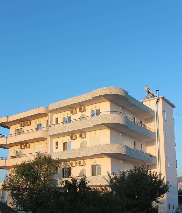 Family Hotel Haruni Ksamil Esterno foto