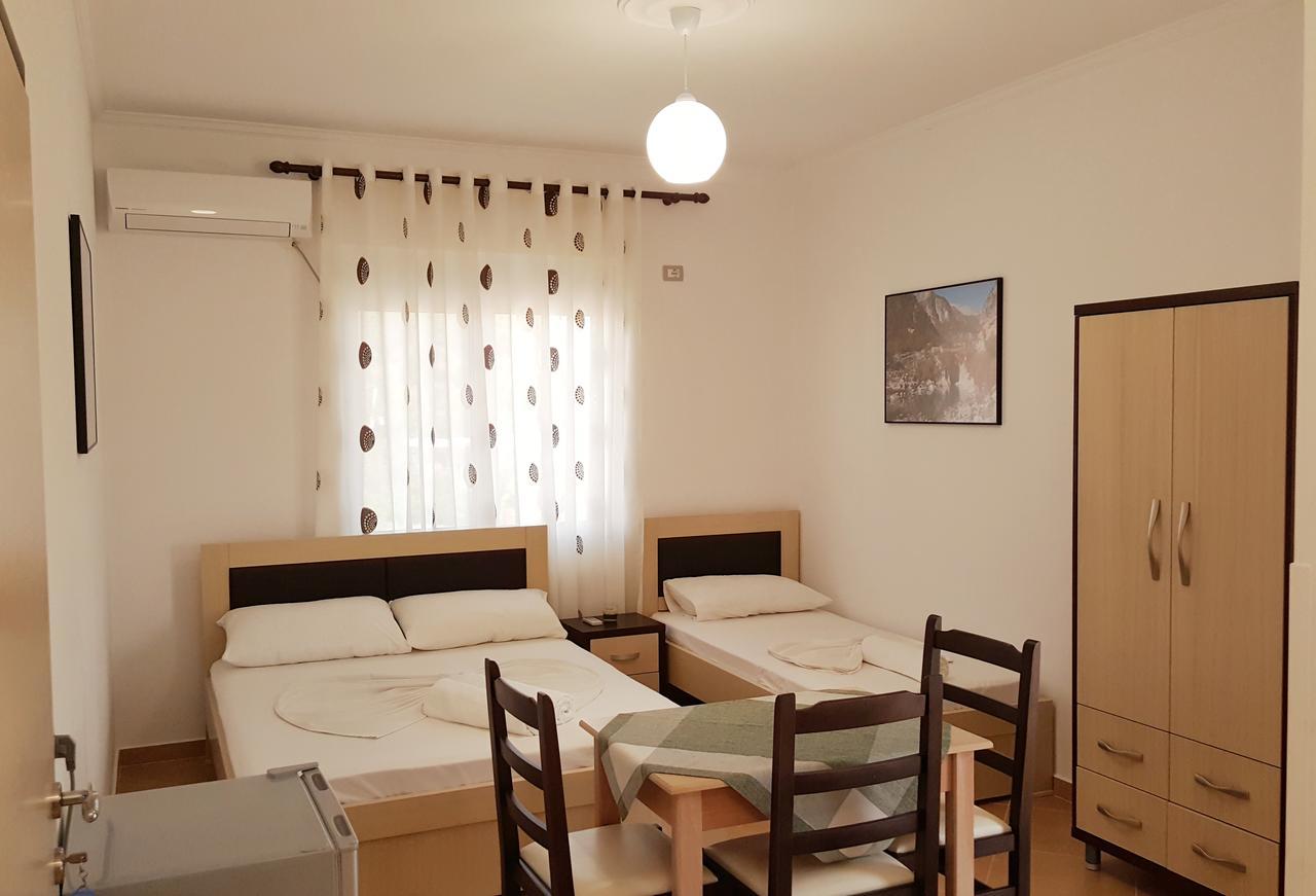 Family Hotel Haruni Ksamil Esterno foto