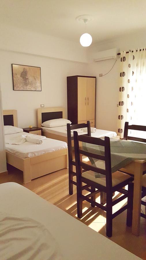 Family Hotel Haruni Ksamil Esterno foto