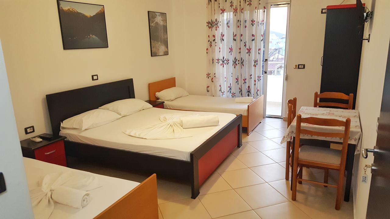 Family Hotel Haruni Ksamil Esterno foto