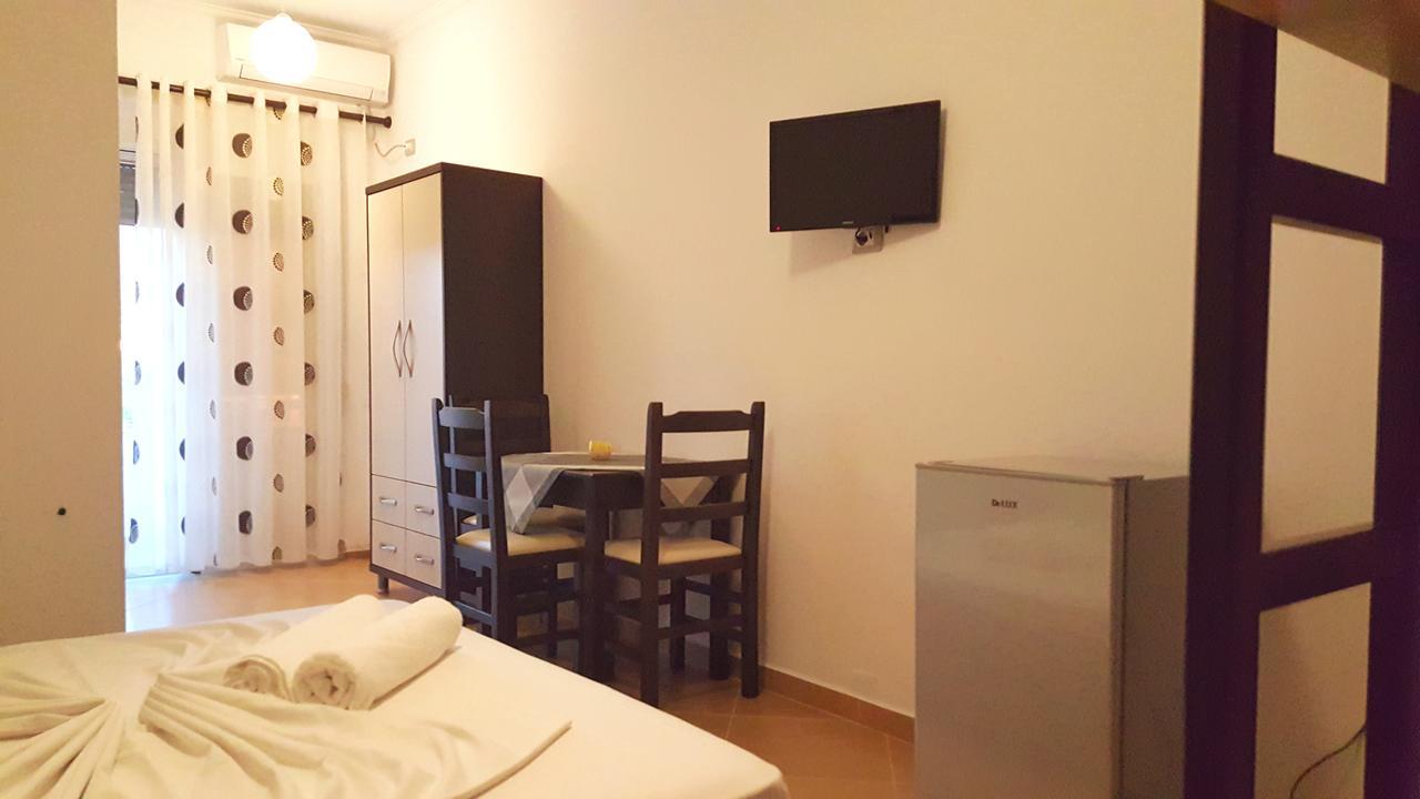 Family Hotel Haruni Ksamil Esterno foto