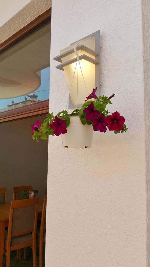 Family Hotel Haruni Ksamil Esterno foto