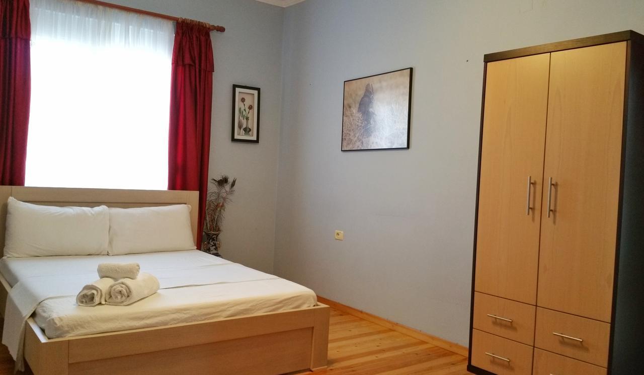 Family Hotel Haruni Ksamil Esterno foto
